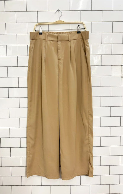 high waisted wide leg pleated trousers - good market thrift store