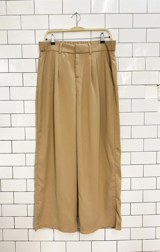 high waisted wide leg pleated trousers - good market thrift store