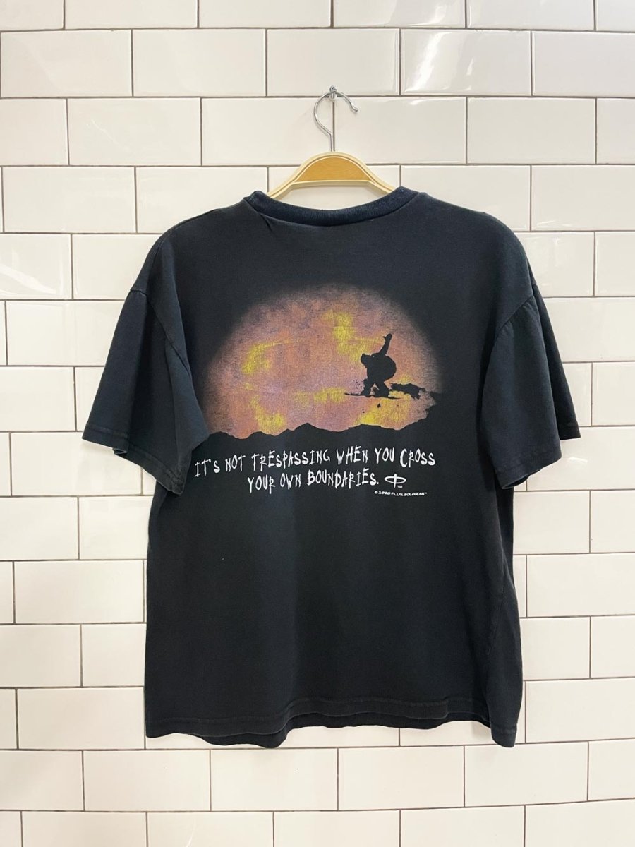vintage 90s flux sologear skate/snowboard tee - good market thrift store