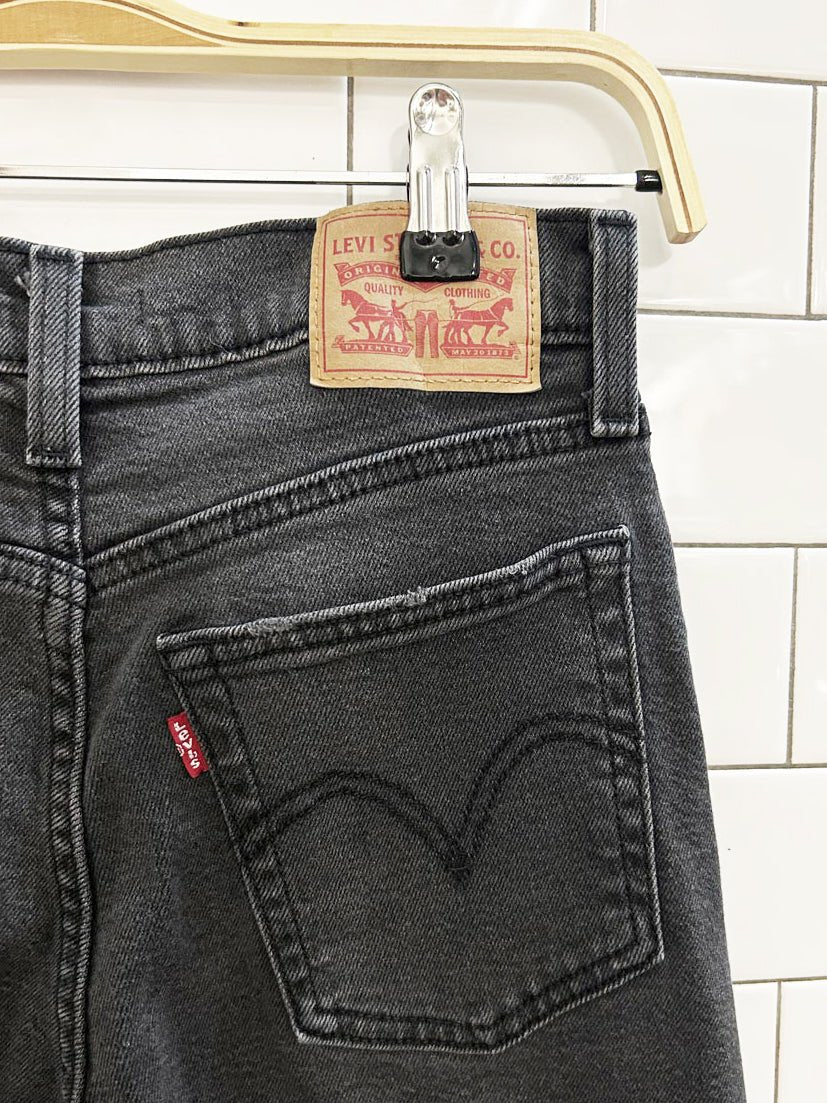 levi's wedgie straight leg jeans - good market thrift store