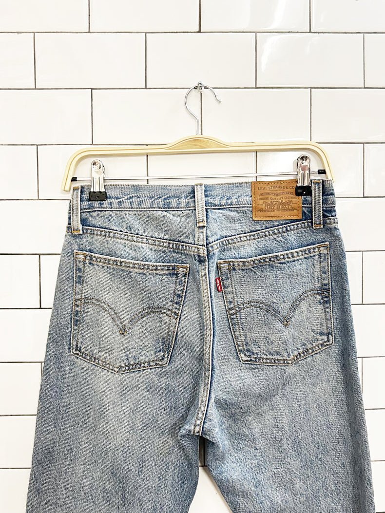 levi's wedgie straight crop leg jeans - good market thrift store