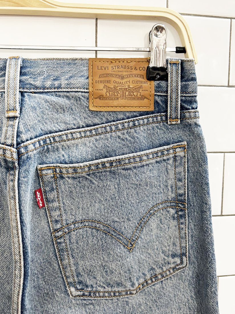 levi's wedgie straight crop leg jeans - good market thrift store