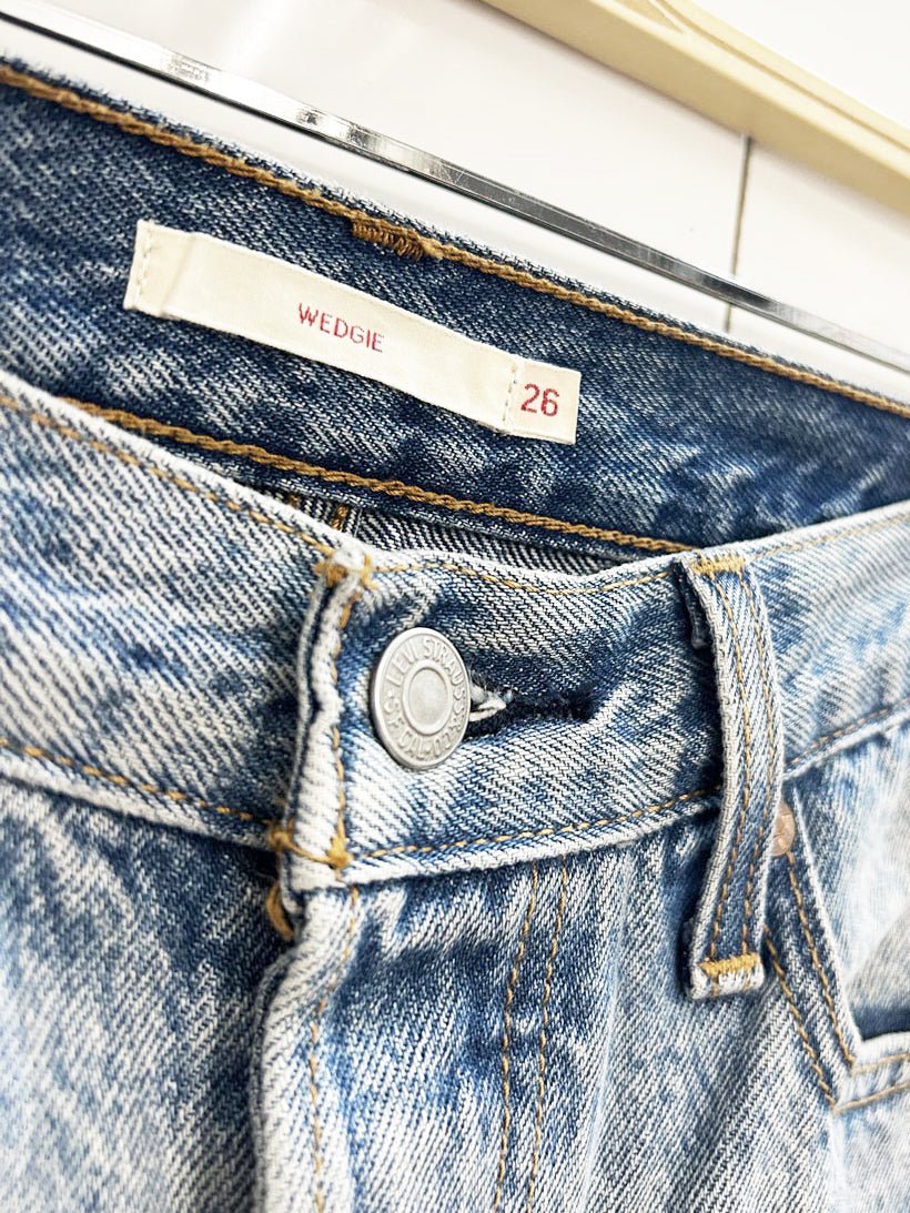 levi's wedgie straight crop leg jeans - good market thrift store