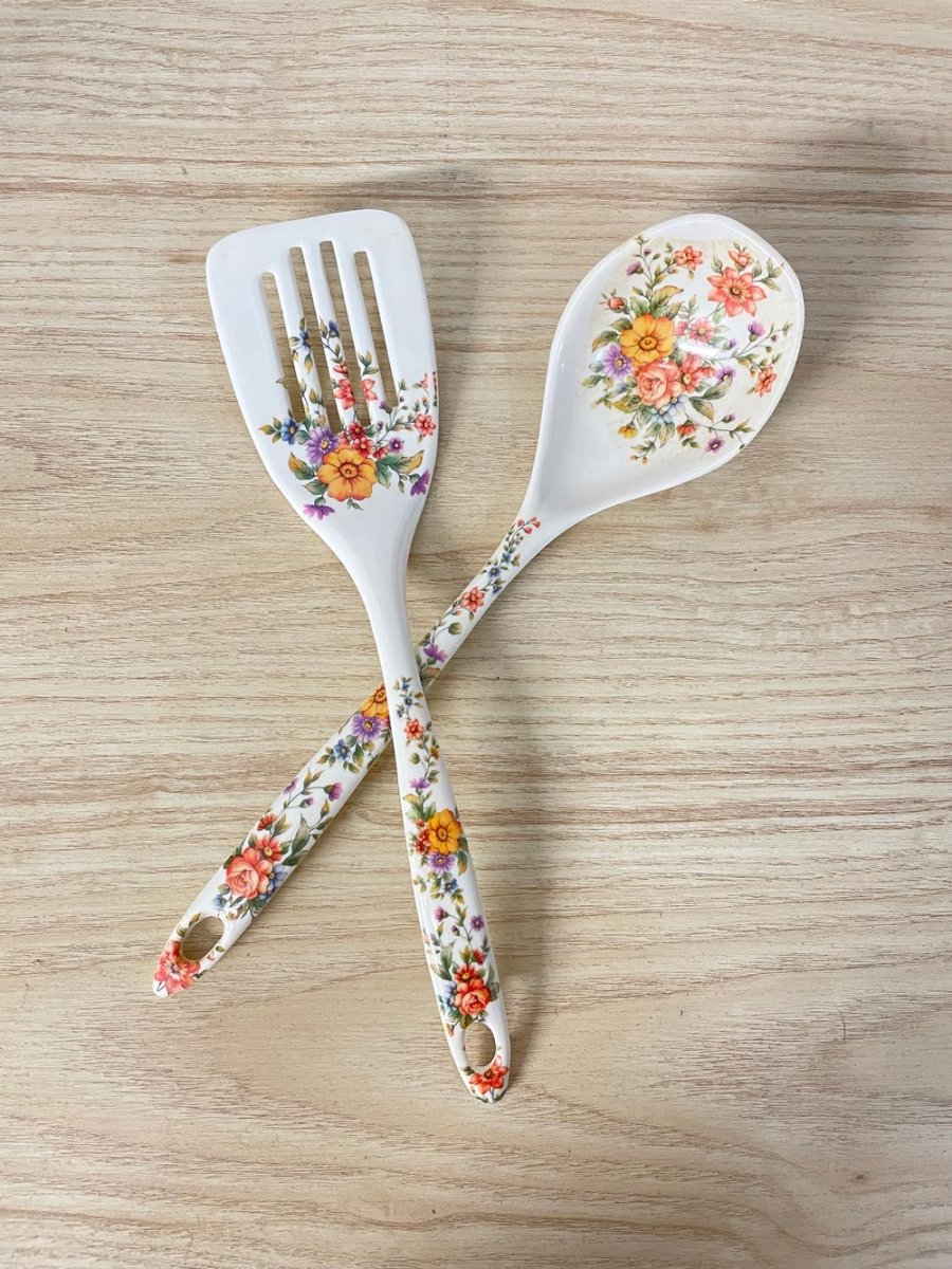 x2 vintage floral serving utensils - good market thrift store
