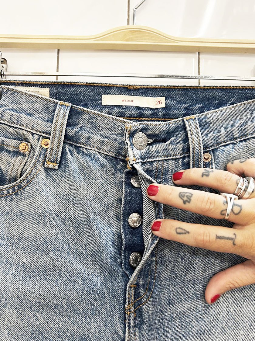 levi's wedgie straight crop leg jeans - good market thrift store