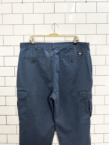 vintage 00s dickies regular straight cargo pants - good market thrift store