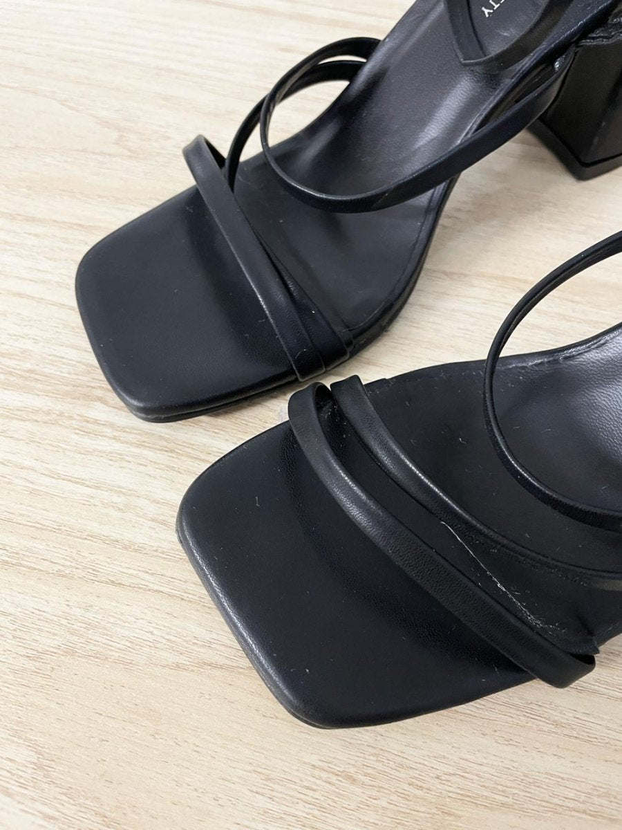 streetwear chunky strappy chunky heels - good market thrift store