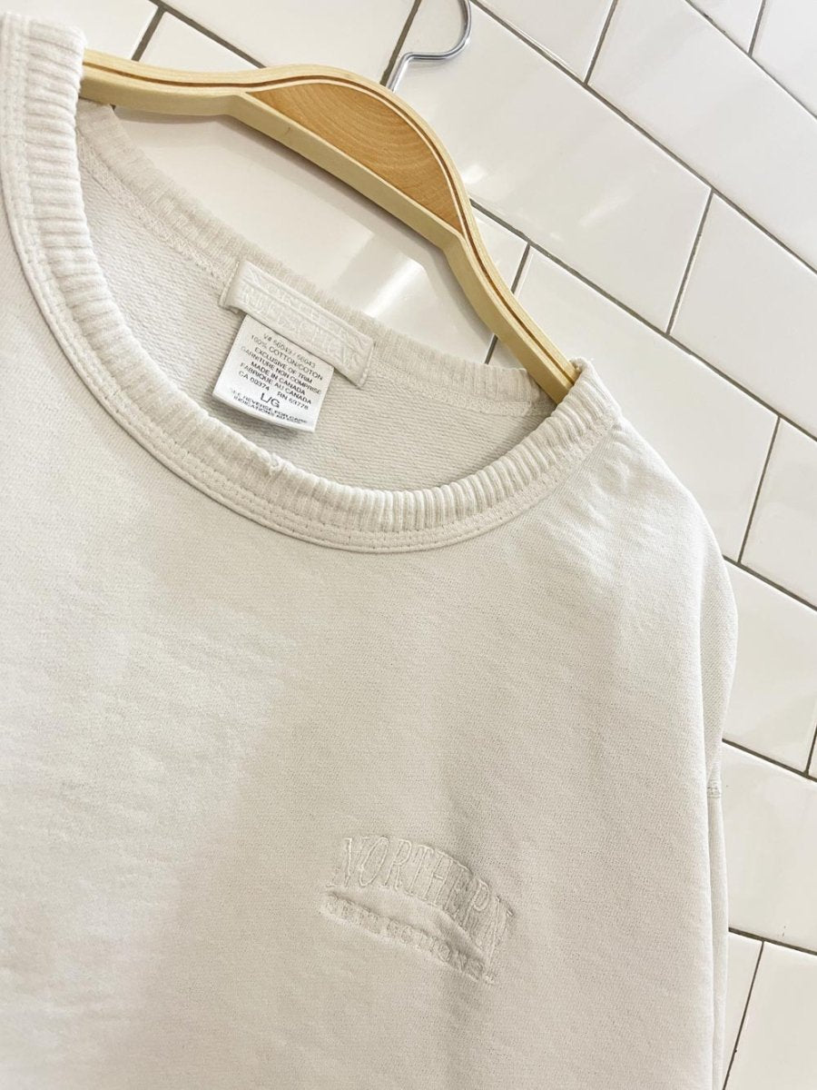 vintage 00s NR minimal cottage crew - good market thrift store