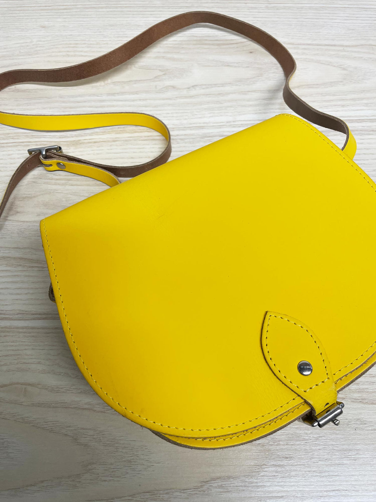 vintage leather styles structured saddle bag | made in London