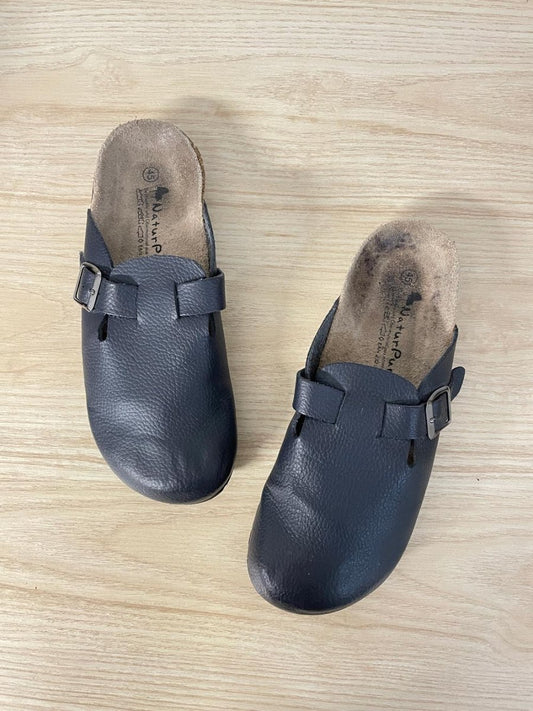 naturepur leather slip on clog - good market thrift store