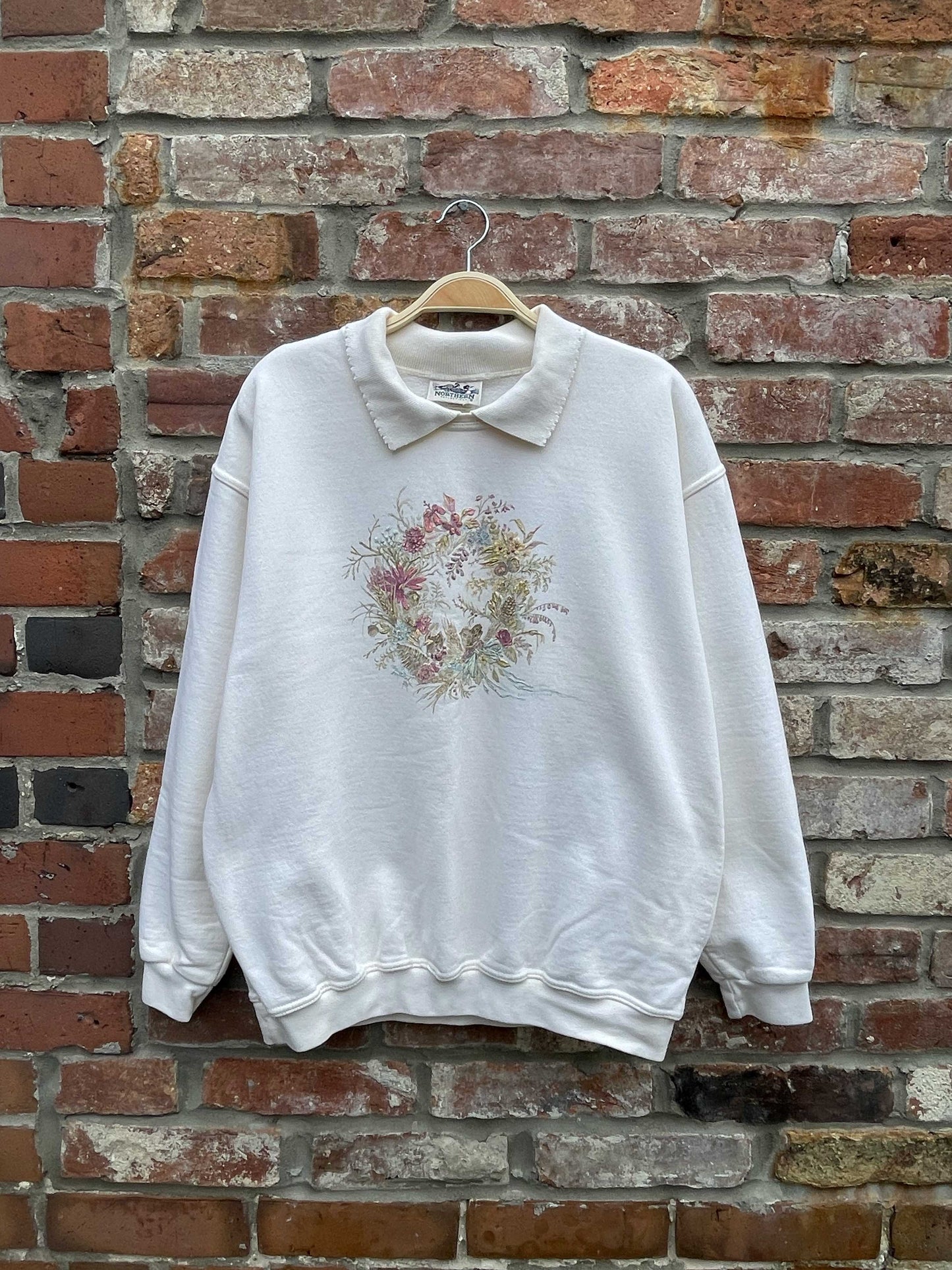 vinitage 00s NR bird + wreath collared crew