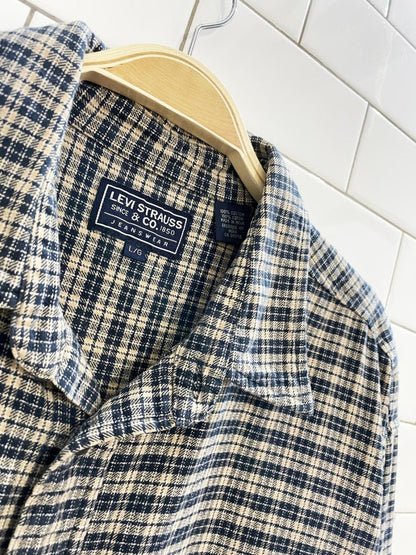 vintage 00s levi's flannel shirt | made in India - good market thrift store