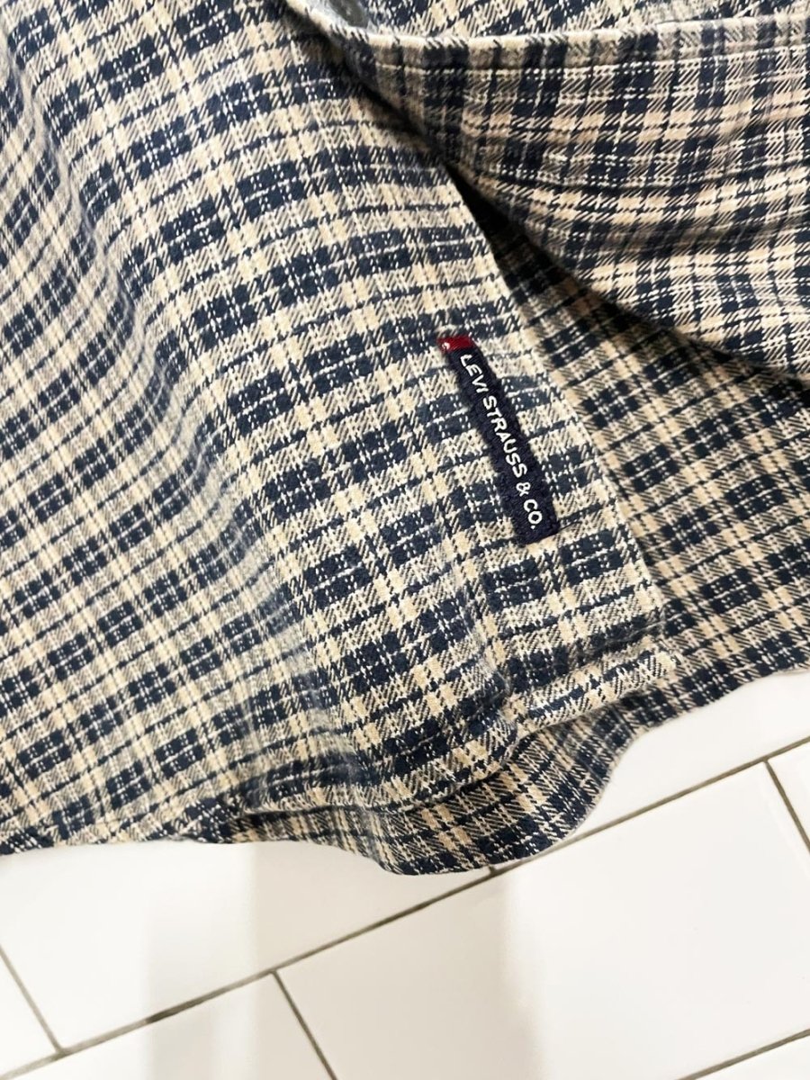 vintage 00s levi's flannel shirt | made in India - good market thrift store