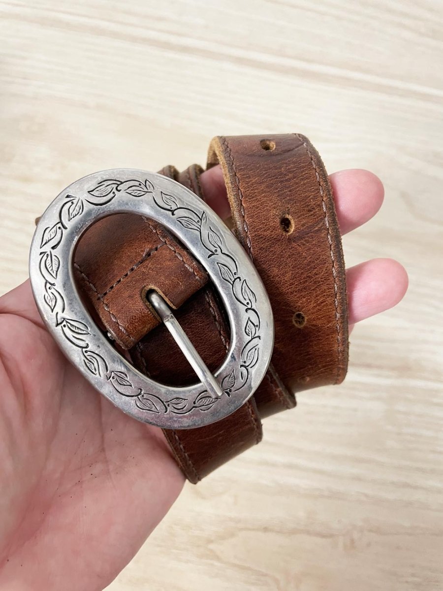 vintage 00s northern reflections leaf buckle leather belt - good market thrift store
