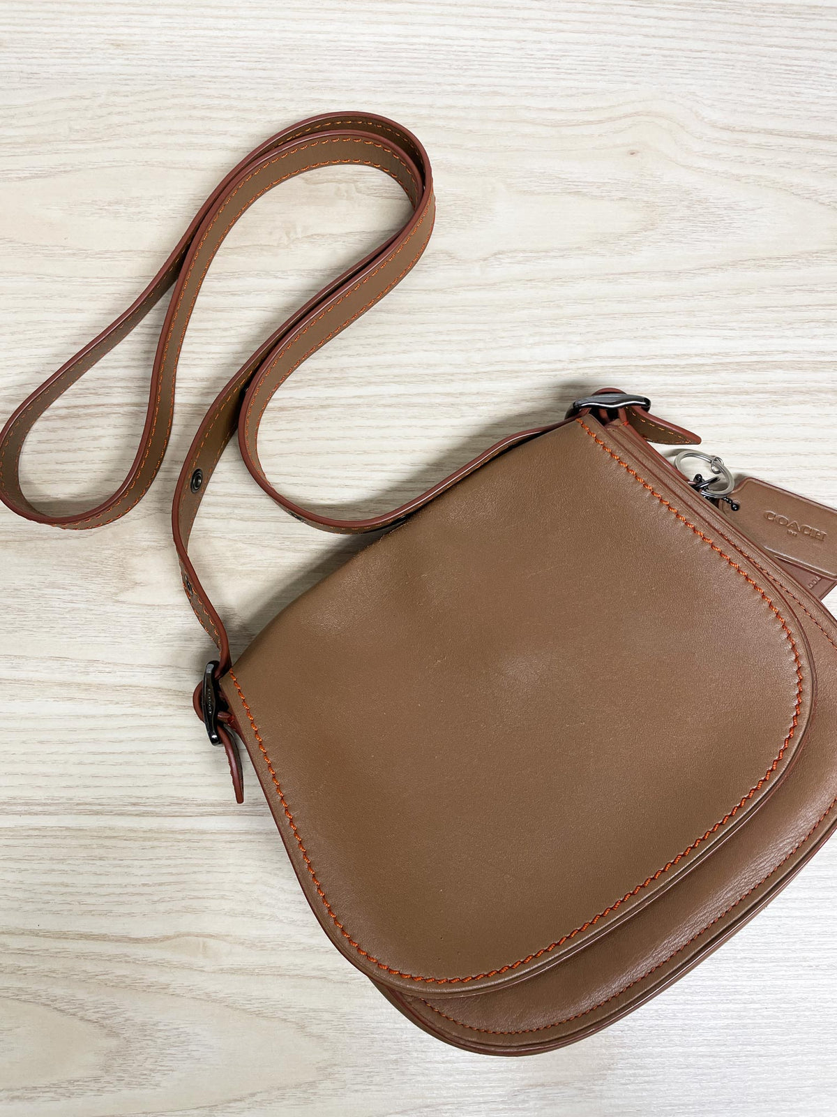 coach 1941 saddle 23 butter leather contrast stitch crossbody shoulder bag | glovetanned