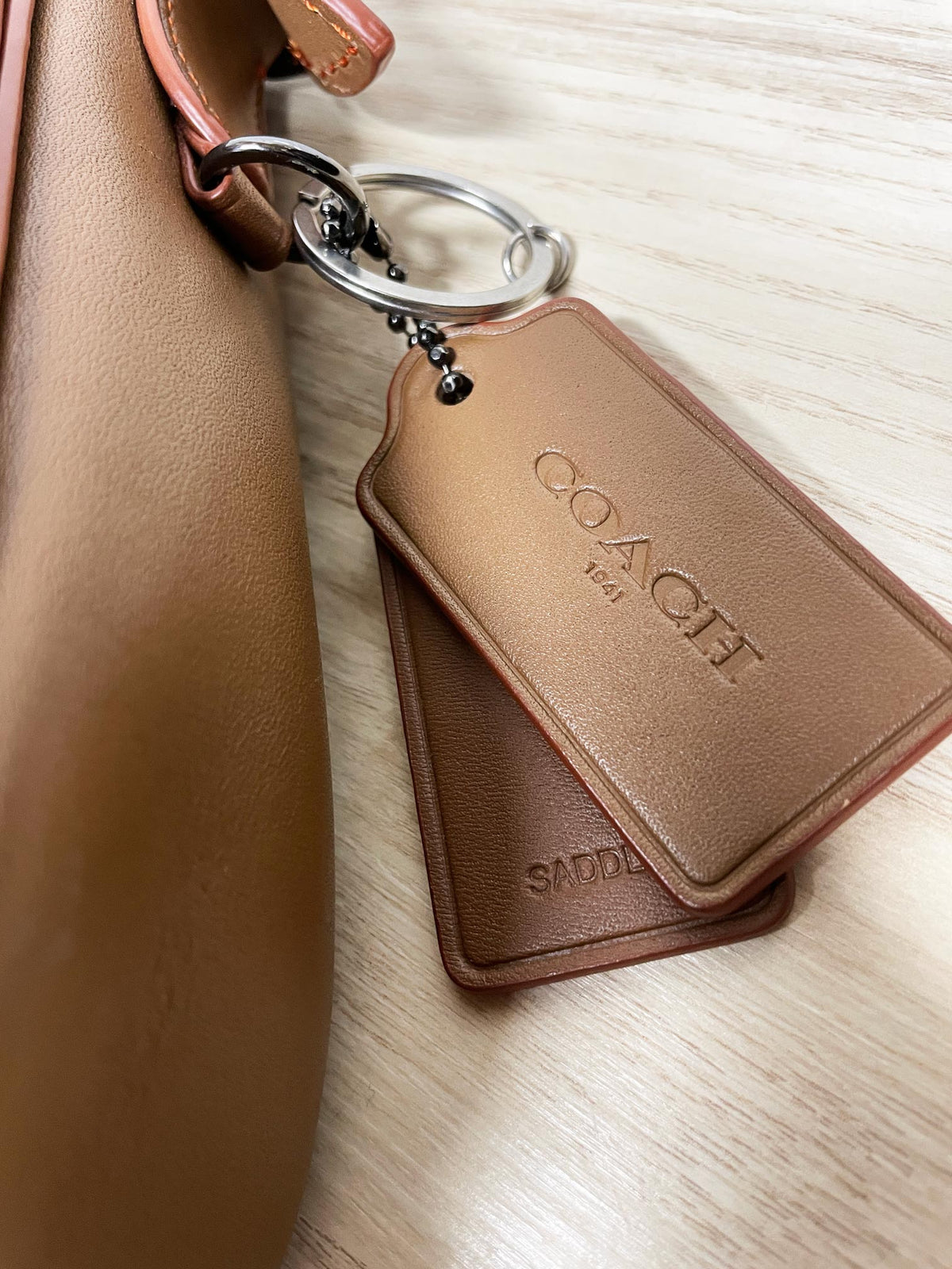 coach 1941 saddle 23 butter leather contrast stitch crossbody shoulder bag | glovetanned