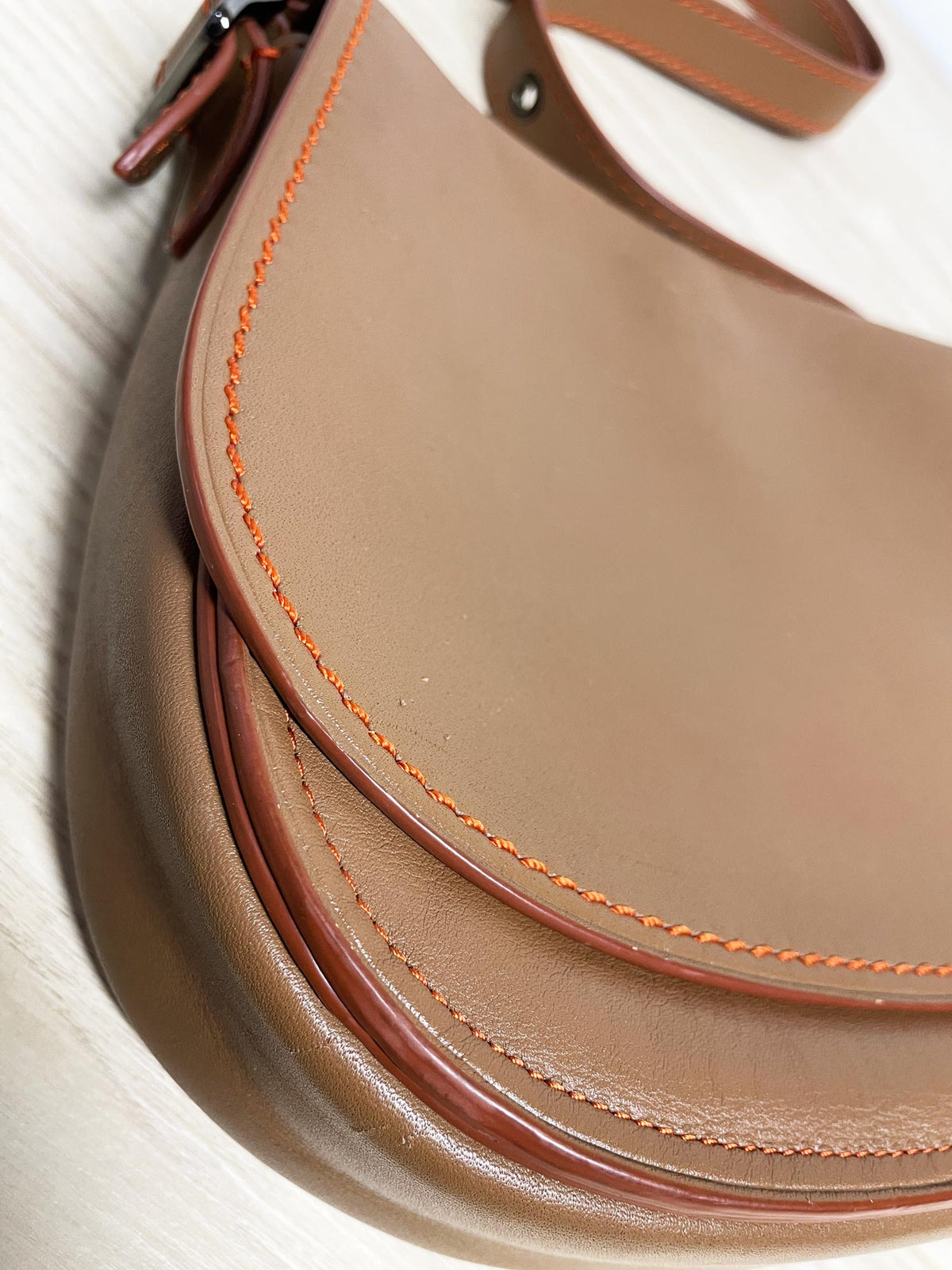 coach 1941 saddle 23 butter leather contrast stitch crossbody shoulder bag | glovetanned