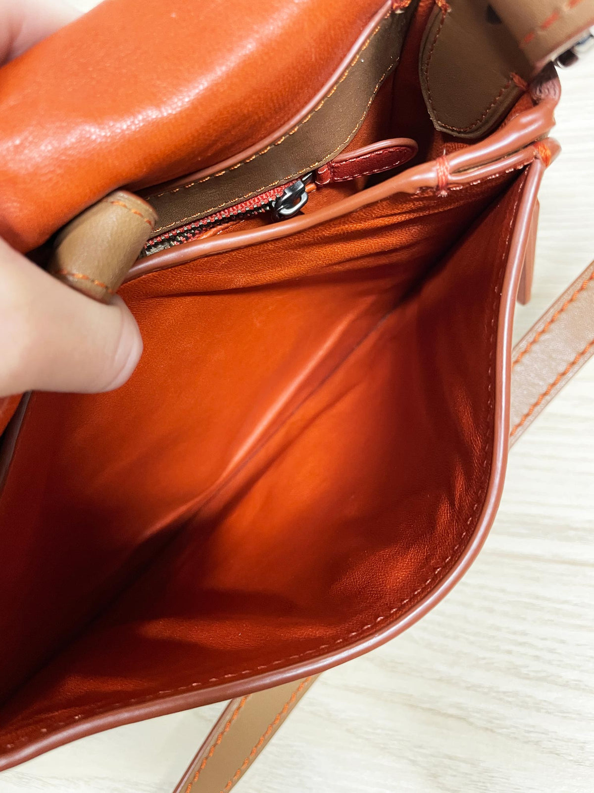coach 1941 saddle 23 butter leather contrast stitch crossbody shoulder bag | glovetanned
