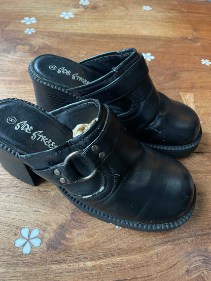 y2k side street chunky heeled harness clog