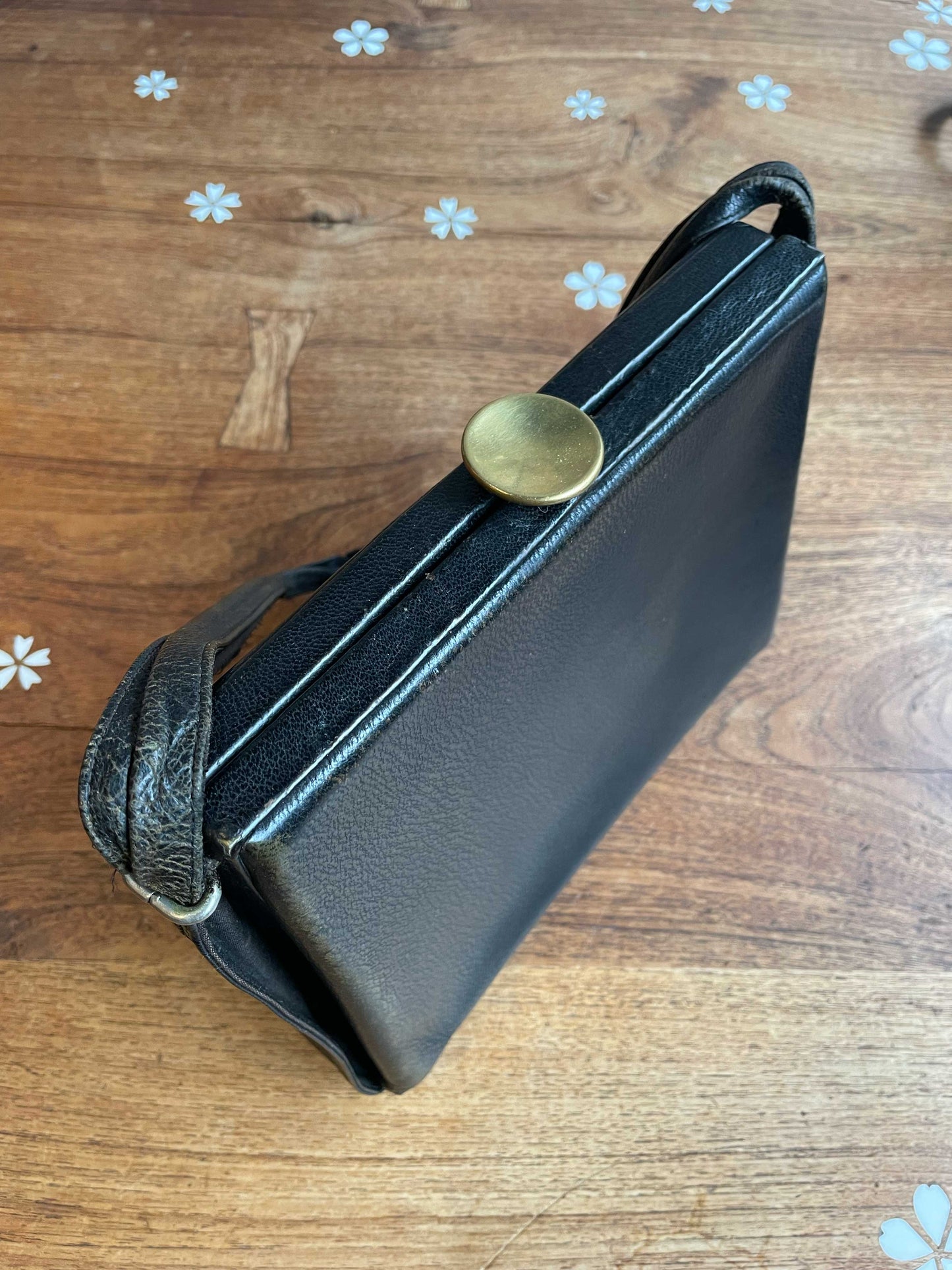 vintage leather top clasp handbag