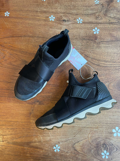 sorel kinetic sabertooth slip on sneaker