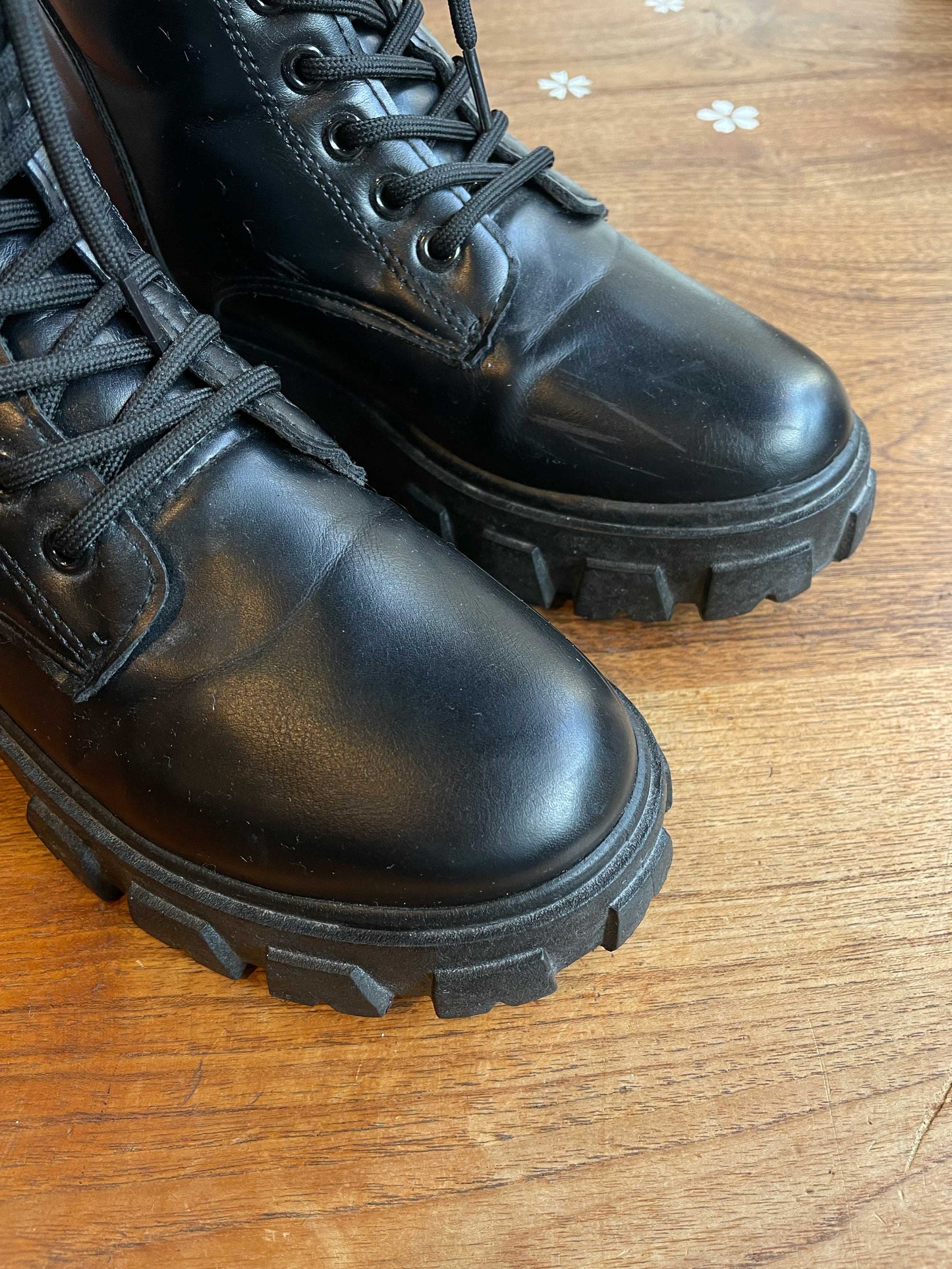 streetwear lug sole lace up combat boot