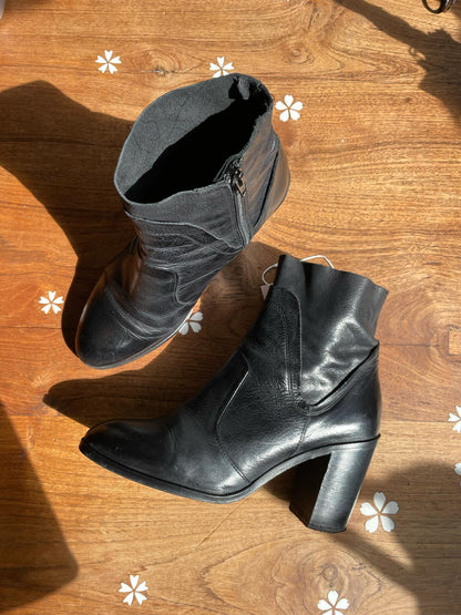 l'intervalle black leather heeled boots