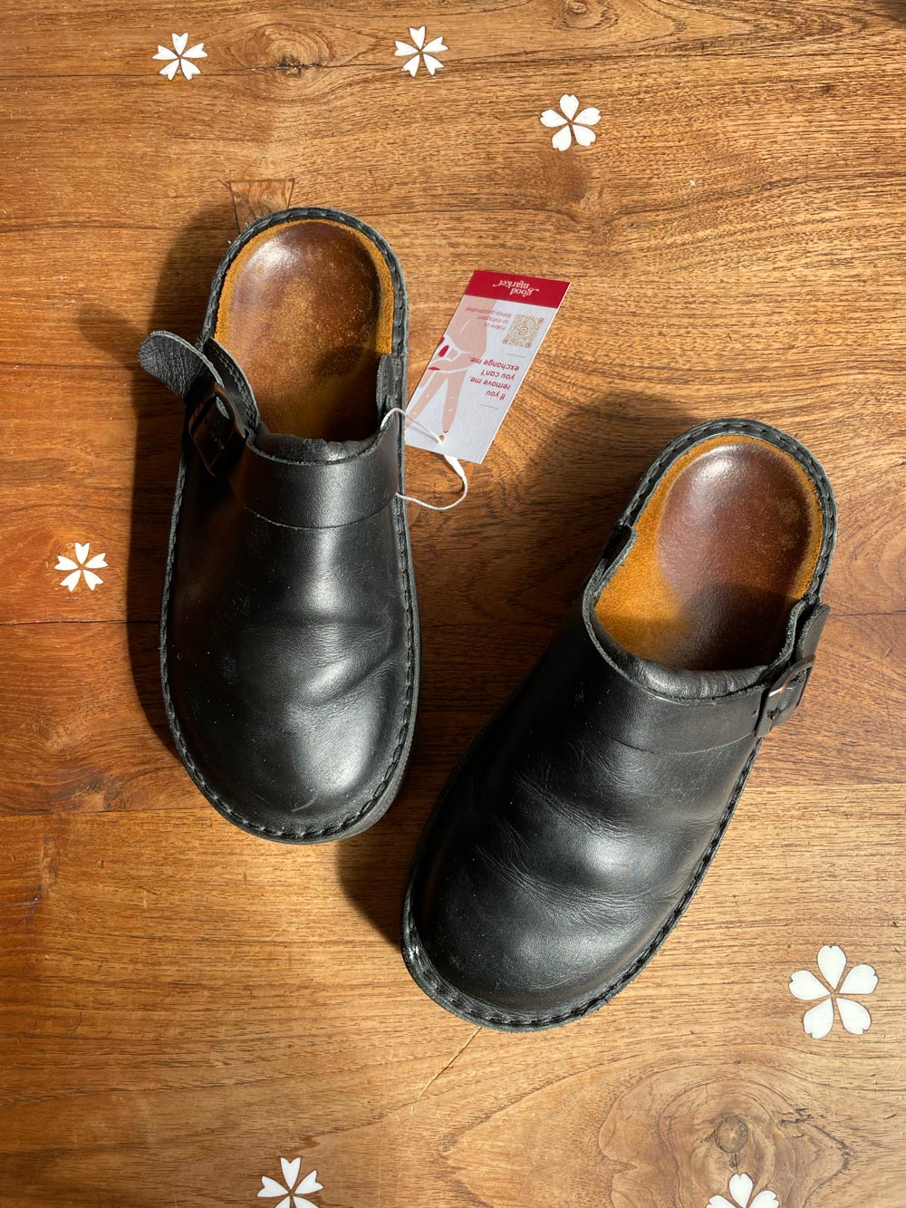 noat fjord black leather clog