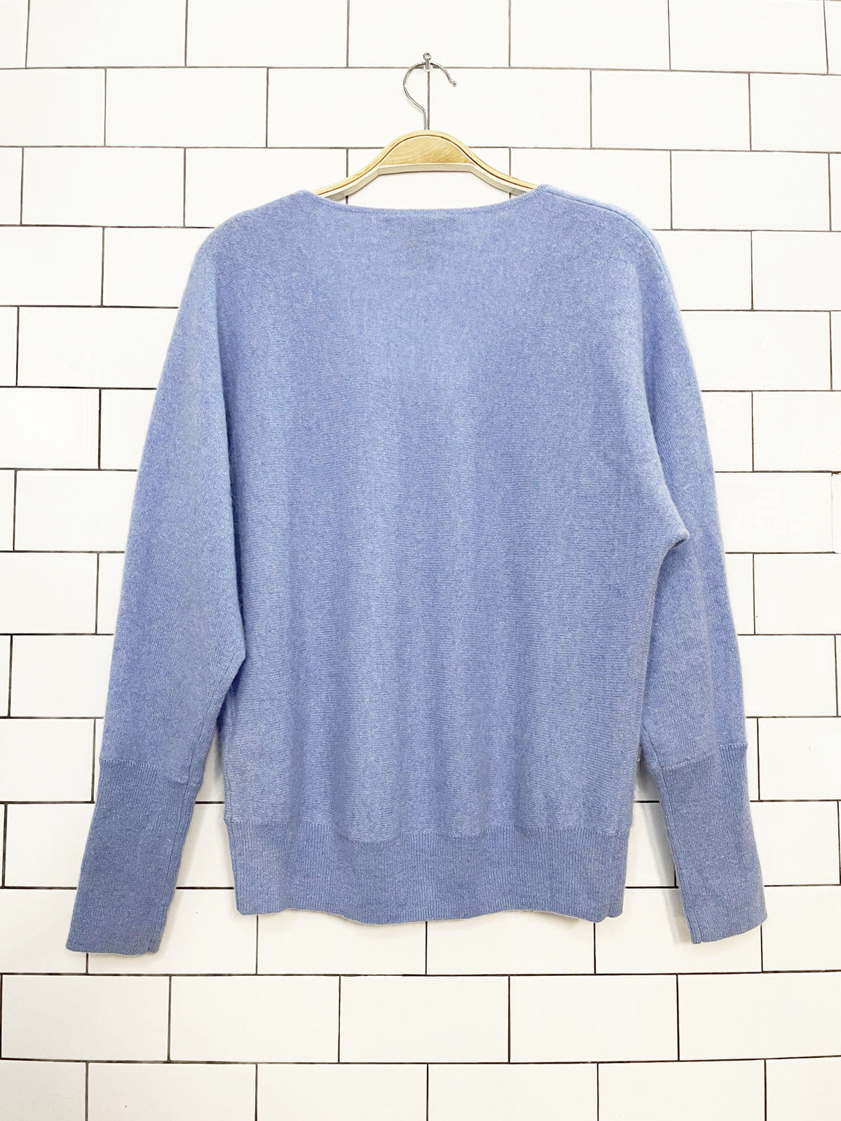 tahari 100% cashmere v-neck sweater