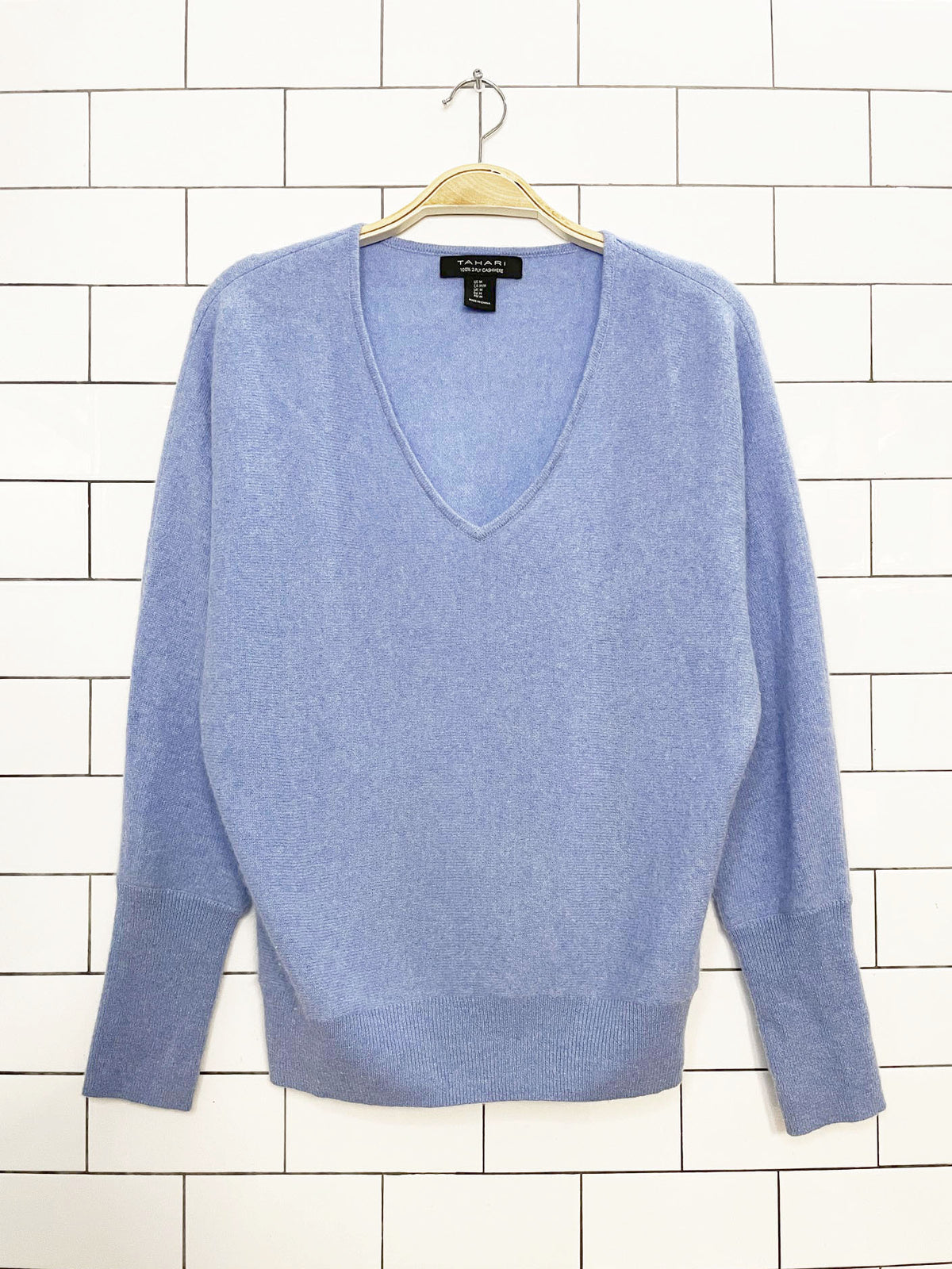 tahari 100% cashmere v-neck sweater