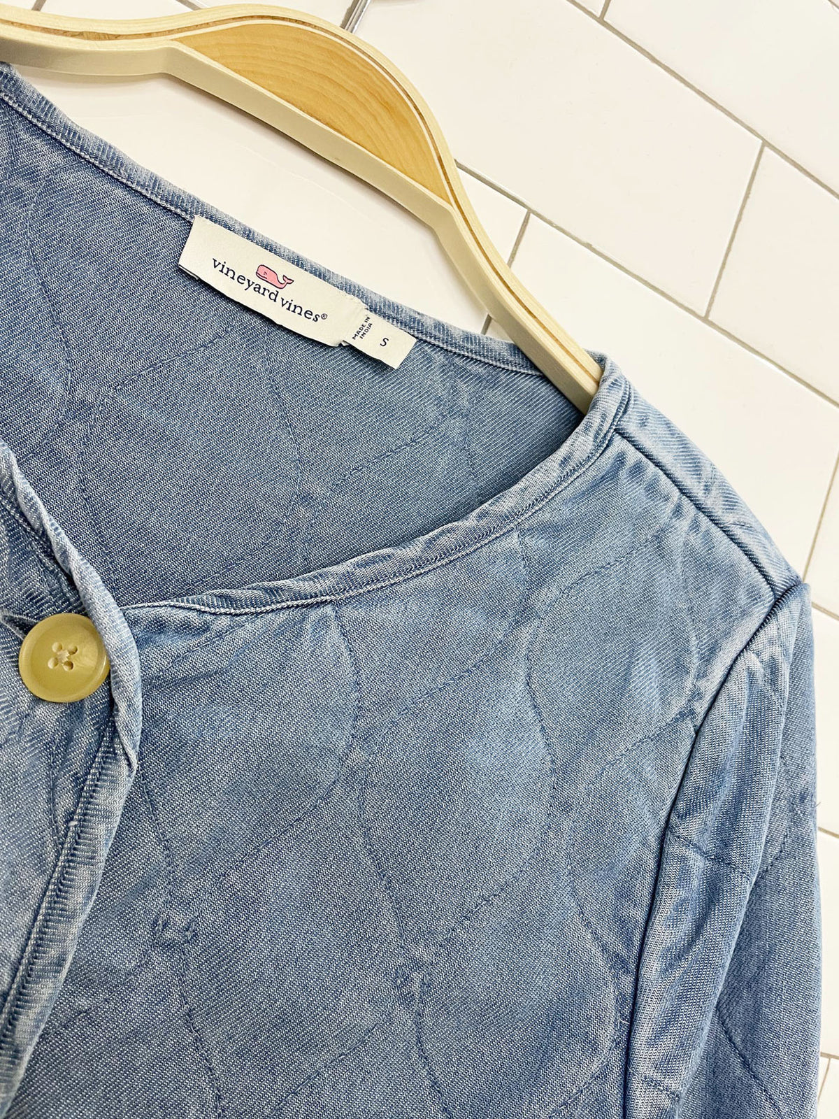 vineyeard vines wave quilted denim full button light jacket