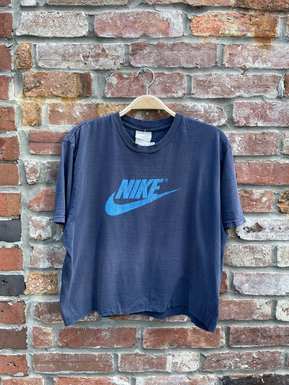 vintage 00s nike distressed crop tee