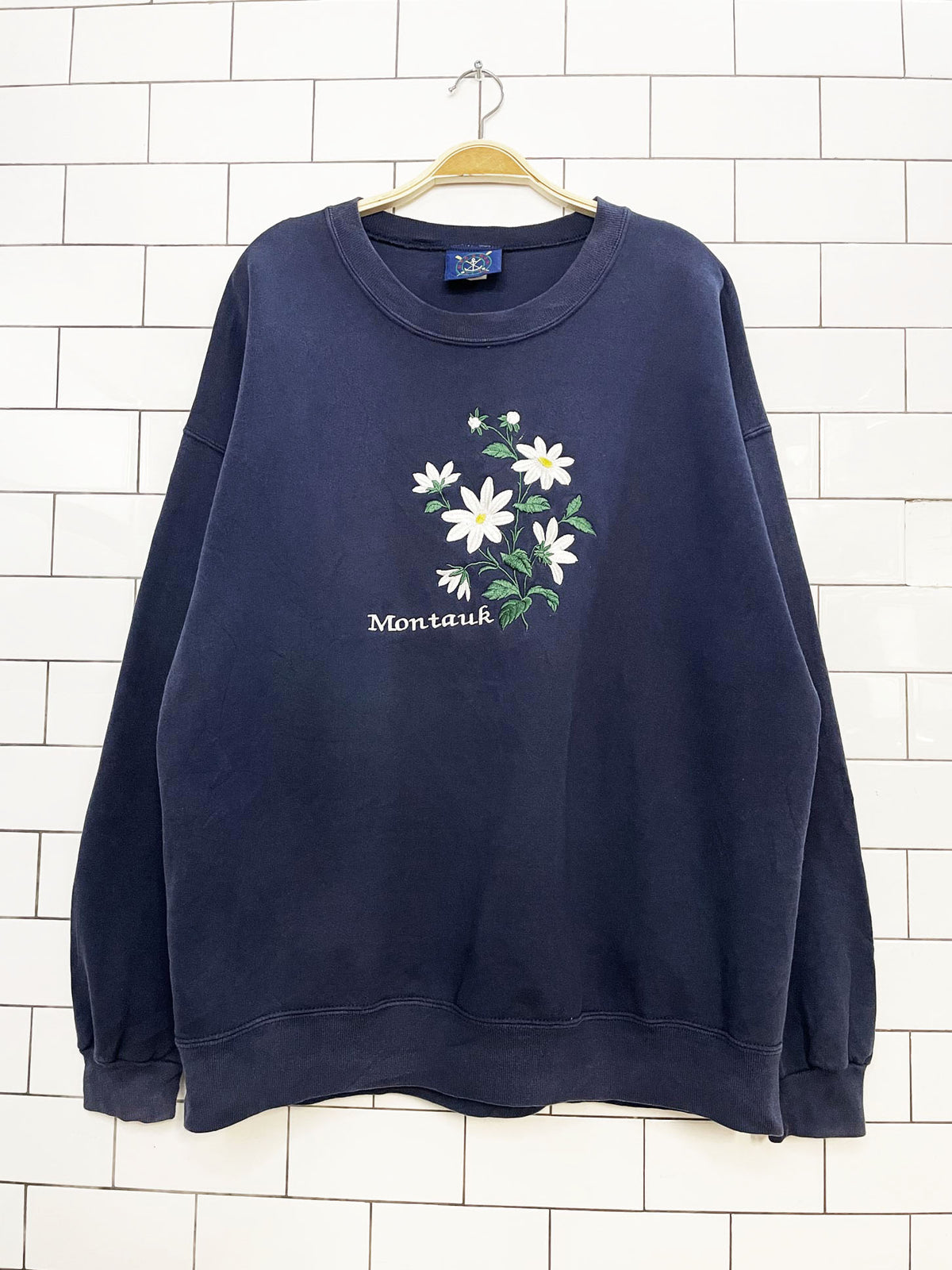 vintage oarsman 913 montauk floral embroidered sweatshirt | made in USA