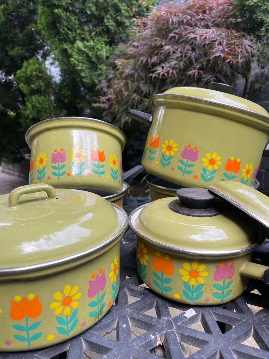 vintage 70s folk floral porcelain enamel cooking set | avacado green | 11 piece set | italy - good market thrift store