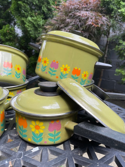 vintage 70s folk floral porcelain enamel cooking set | avacado green | 11 piece set | italy - good market thrift store
