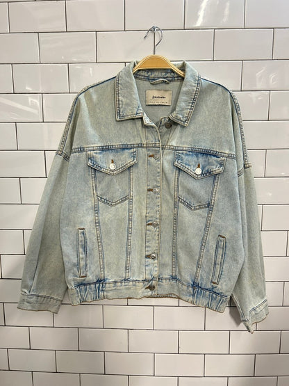 stradivarius light wash denim jacket - good market thrift store