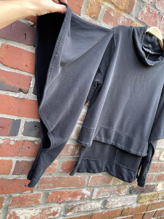 le streghe batwing sweatshirt