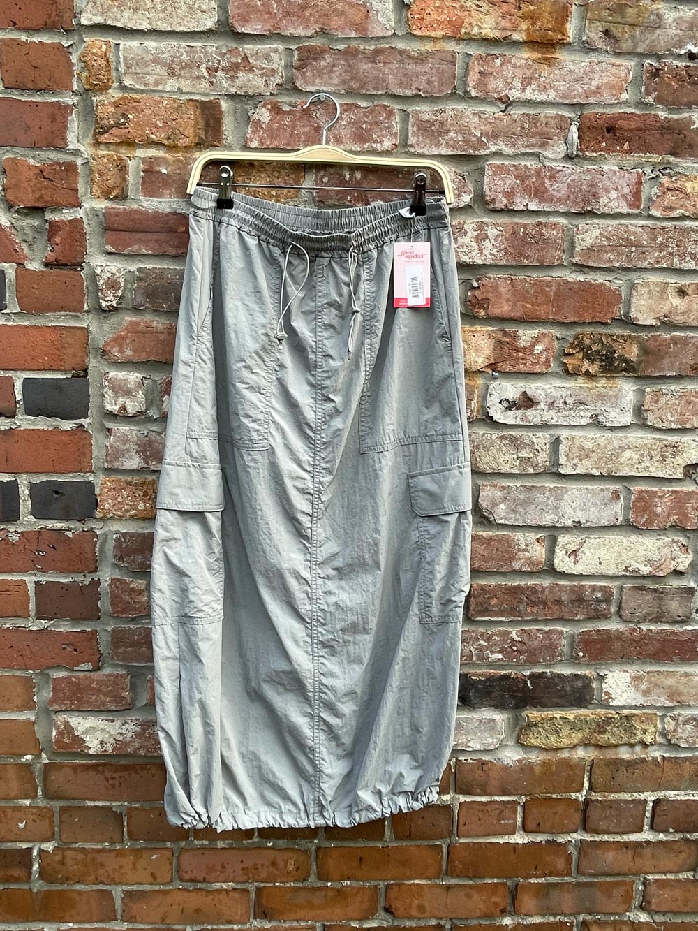 nwot uniqlo nylon drawstring cargo midi skirt