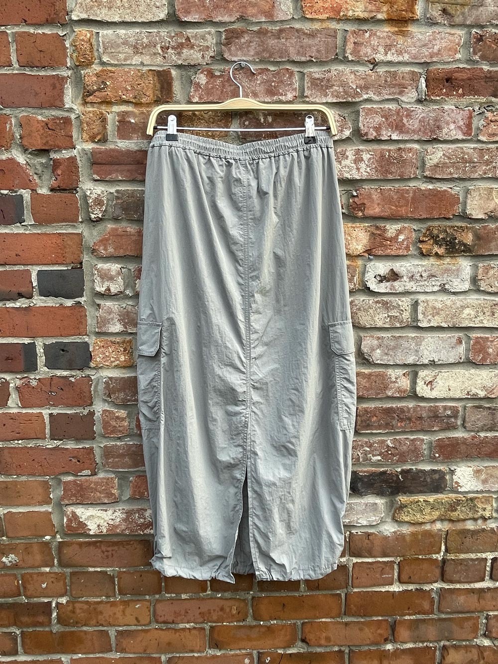 nwot uniqlo nylon drawstring cargo midi skirt