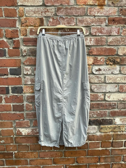 nwot uniqlo nylon drawstring cargo midi skirt