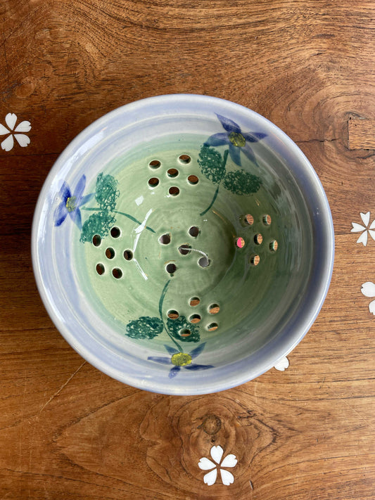 hanmade pottery berry wash colander