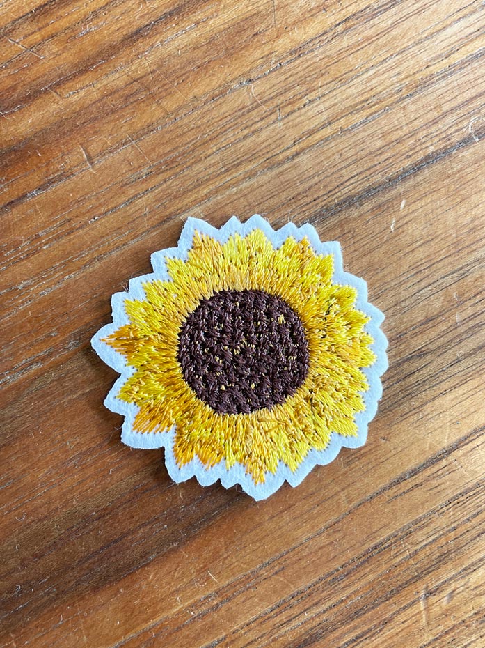 embroidered sunflower sew-on / iron-on patch