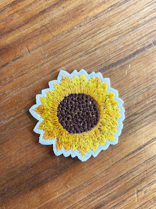embroidered sunflower sew-on / iron-on patch