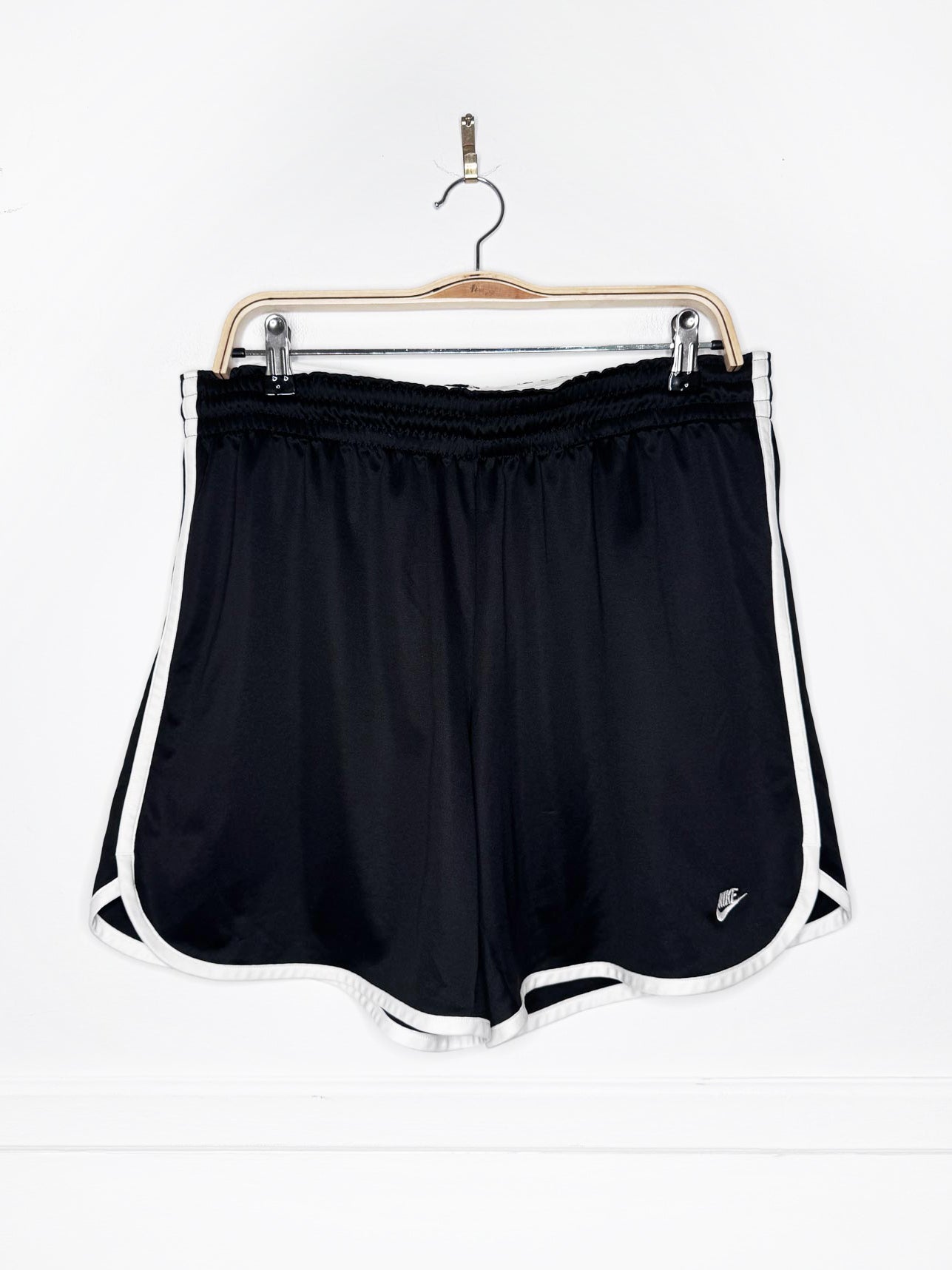 nike contrast stripe sporty prep track short