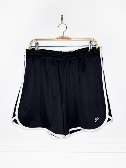 nike contrast stripe sporty prep track short