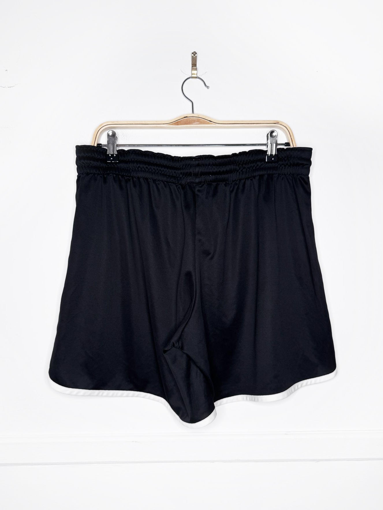 nike contrast stripe sporty prep track short