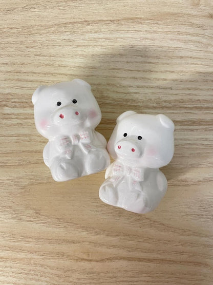 vintage pig salt + pepper shakers - good market thrift store