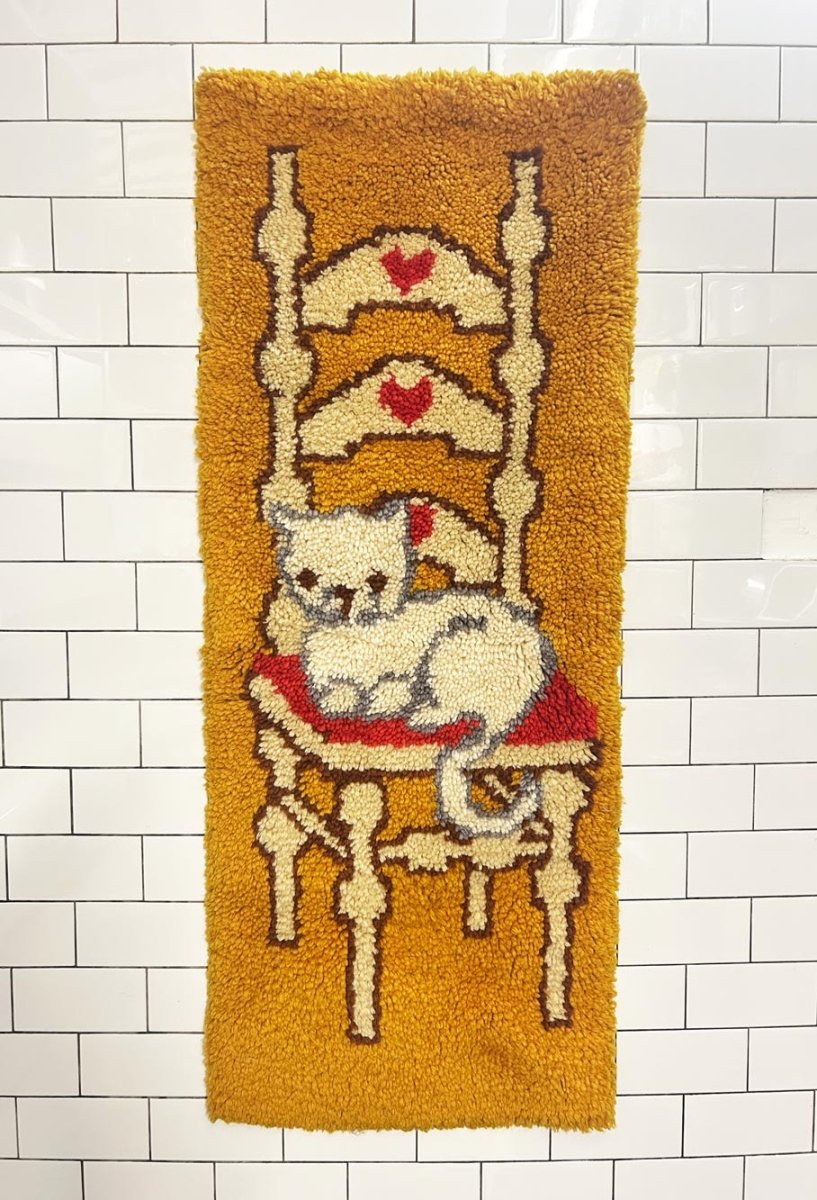 vintage 70s cat latch hook wall hanging - good market thrift store