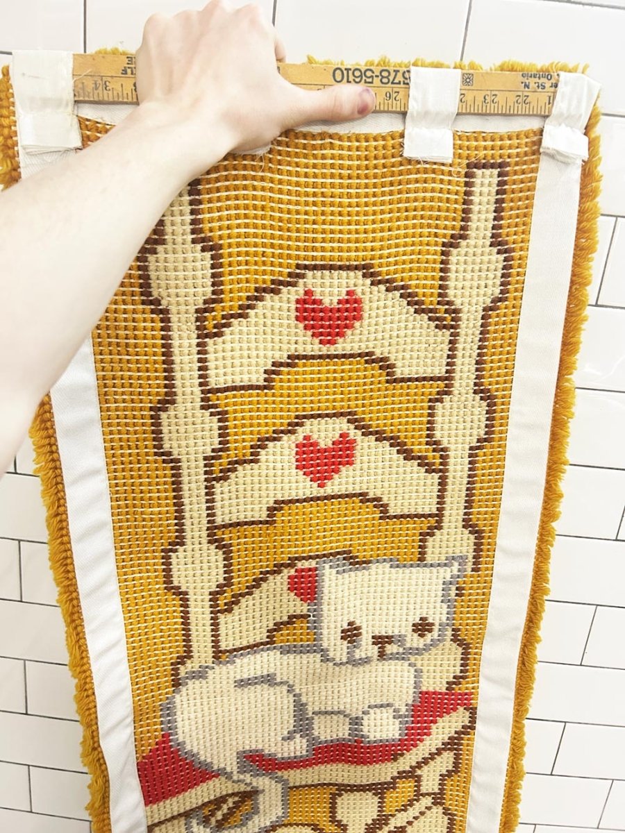 vintage 70s cat latch hook wall hanging - good market thrift store