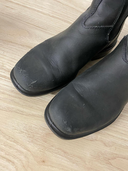 blundstone black chisel toe chelsea boots